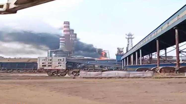 日照市嵐山區(qū)鋼鐵廠脫硫塔著火,3小時(shí)緊急撲救無傷亡